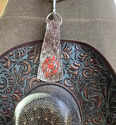 Hat holder magnetic